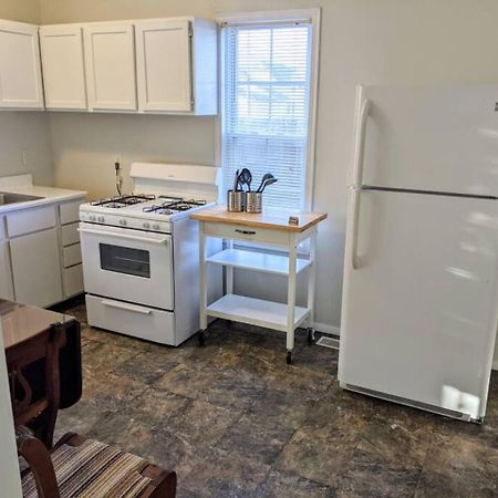 Moline 1 Bedroom Near Taxslayer And Downtown Exterior photo