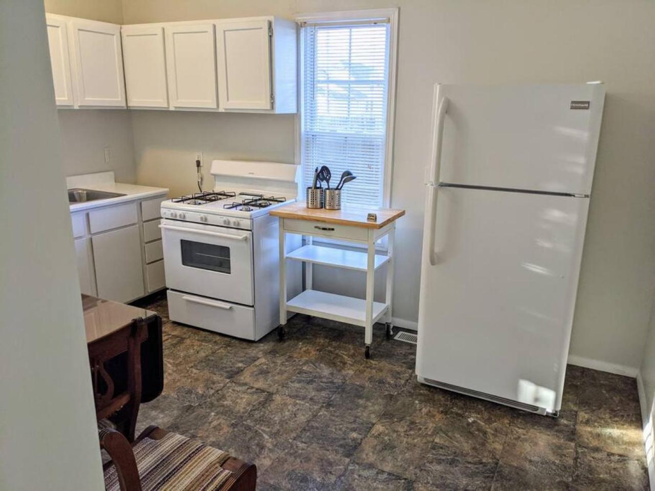 Moline 1 Bedroom Near Taxslayer And Downtown Exterior photo